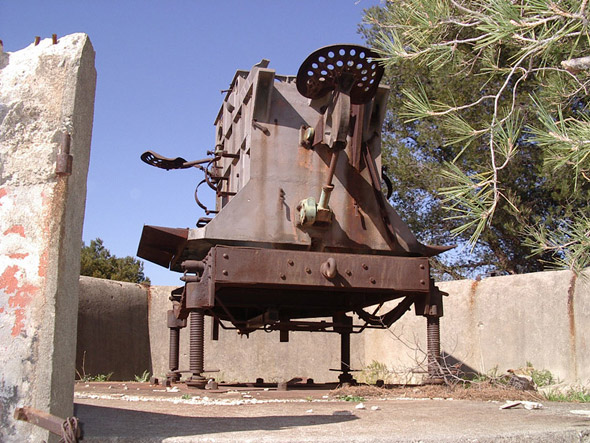 Un appareil de la Flak demeur&eacute; miraculeusement sur place.